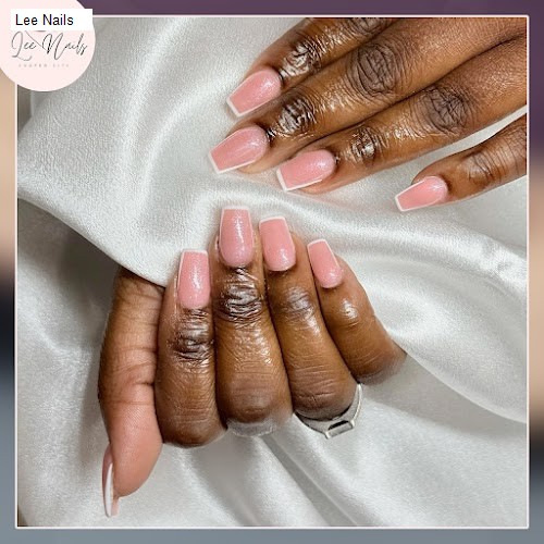 Lee Nails