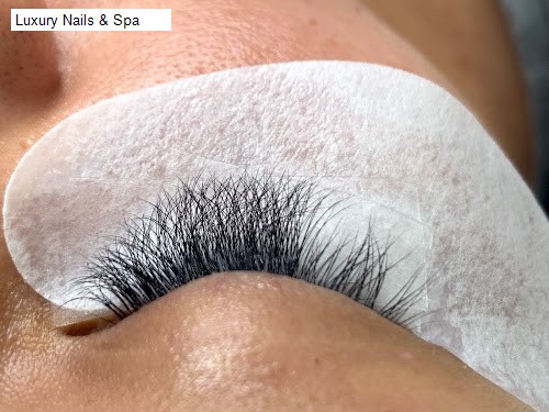 Luxury Nails & Spa