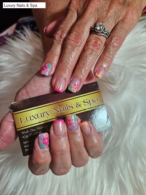 Luxury Nails & Spa