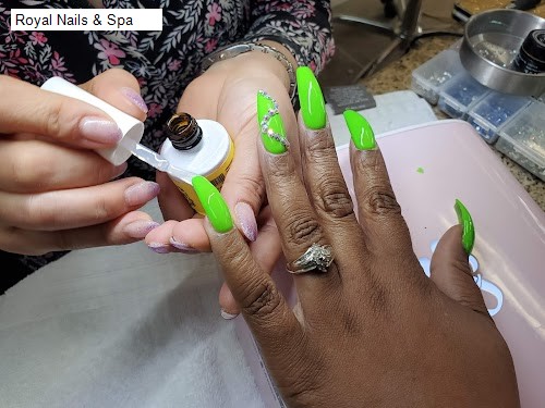 Royal Nails & Spa